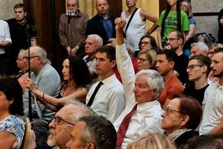 Fiala debatoval ve Zlíně. Sládek se hodinu a půl marně hlásil o slovo - Novinky